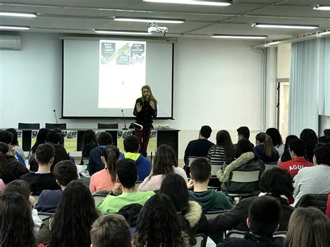 Visita De Las Autoras Rosa Huertas Y María Menéndez Ponte Ies Puerta De La Serena