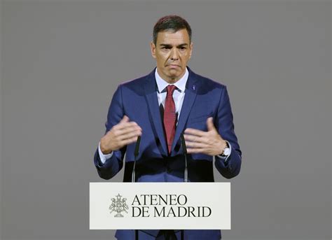 Sánchez Declara 42000 Euros Por Derechos De Autor De Su Manual De