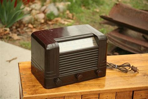 Working 1930s Delco Bakelite Art Deco Style Radio Vintage Radio