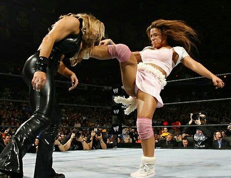 Mickie James vs Trish stratus | Mickie james, Wwe women's championship ...