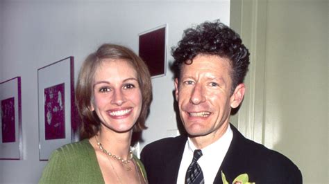 Who Is Julia Roberts Ex Husband Meet Singer Lyle Lovett Closer Weekly