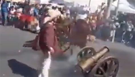 Video Ca N Explota En Mano De Un Hombre En Carnaval Uniradio Informa