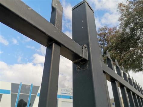 Picket Tubular Steel Fence