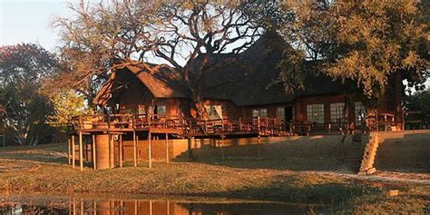 Kaisosi River Lodge - Lodge and Camping at the Okavango river