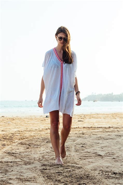 White Beach Dress from Pitusa || Sri Lanka Travel Diary