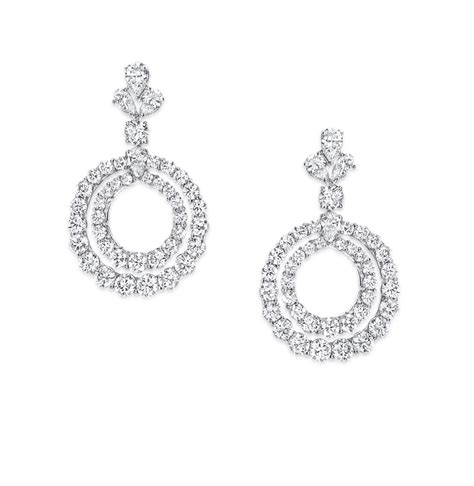 GRAFF PAIR OF DIAMOND PENDANT EARCLIPS 格拉夫 鑽石吊耳環一對 Graff Light