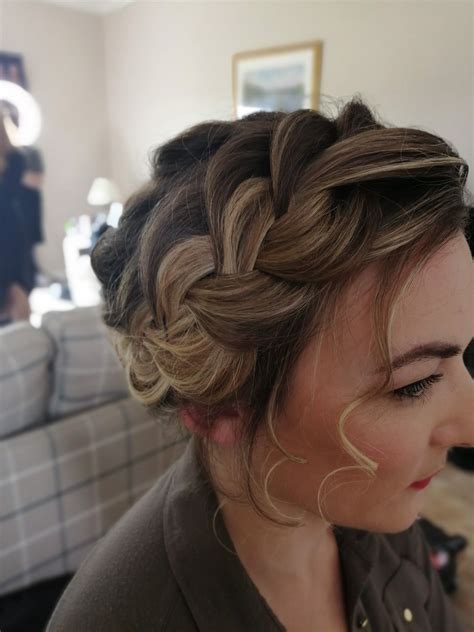 Learn how to do a simple milkmaid braid with this guide 10
