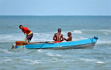 People Riding Boat Fishing on Sea · Free Stock Photo