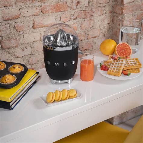 Smeg Citrus Juicer CJF11 Connox