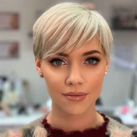 28 Best Short Hair With Side Bangs Women Are Getting Right Now