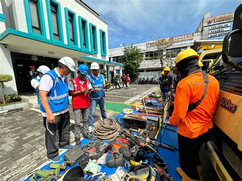 Komitmen Capai Zero Accident PLN UP3 Karawang Gelar Apel Inspection