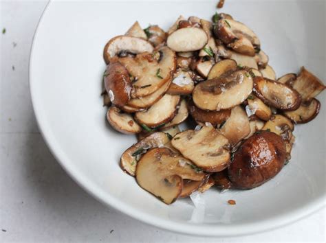 Herfsthapje Gebakken Knoflook Champignons Met Tijm Vega Culy