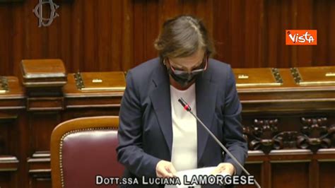 Lamorgese Solidarietà alla Cgil e vicinanza alla Polizia l applauso