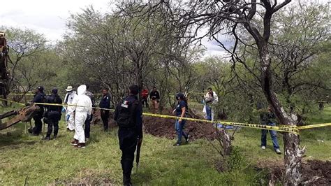 Exhuman 14 Cuerpos Hallados En Fosas Clandestinas En El Oeste Mexicano