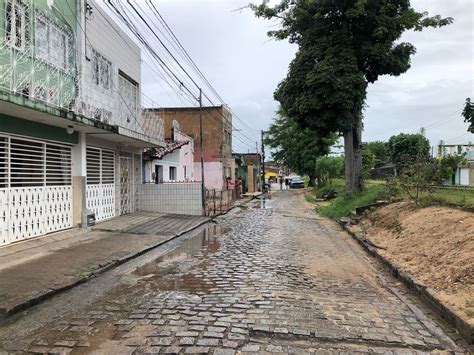 Crian A E Homem Morrem E Outras Duas Pessoas Ficam Feridas Ap S