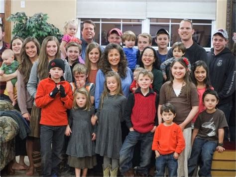 When Faith Collides with Fame: Sharing The Duggar Family Lifestyle ...