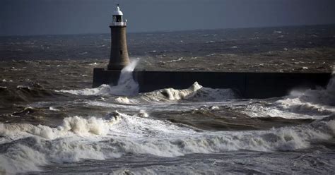 When will storm Arwen end? Hour-by-hour Met Office forecast for North ...