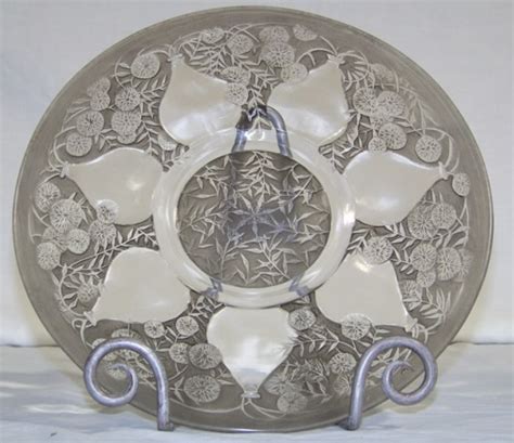 Lalique Vases Plate 4832 - RLalique.com