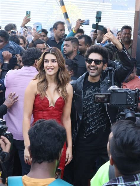 Kartik Aaryan And Kriti Sanon Enjoy Fan Moment At Shehzada Trailer Launch