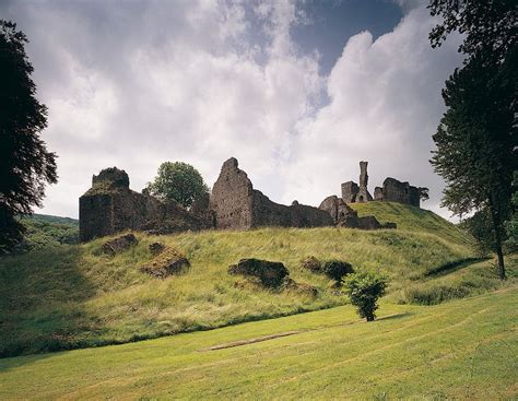 Okehampton Castle on AboutBritain.com