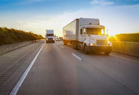 Seguro para caminhões confira tipos e valores SeguroAuto