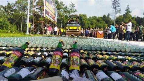 Ribuan Botol Miras Hasil Razia Polisi Selama Ramadan Di Cimahi Kbb