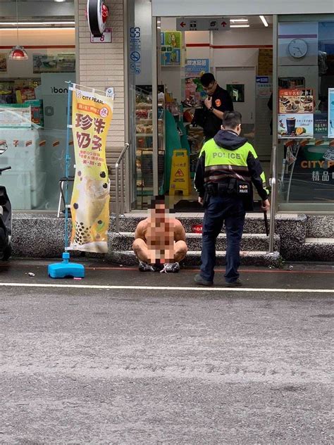 [新聞] 「暴怒浩克」另一視角影片曝光！ 遭警甩棍痛打頭部見血 Gossiping板 Disp Bbs