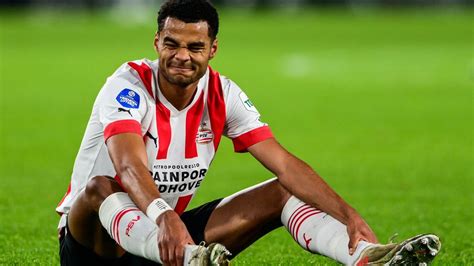 Az Wint Topper Bij Psv Waardoor Feyenoord Nieuwe Koploper In De