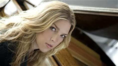 Diana Krall rend hommage à Neil Armstrong pendant un concert Radio Canada