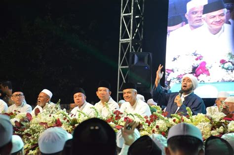 Jateng Bersholawat Bersama Habib Syech Puluhan Ribu Warga Penuhi