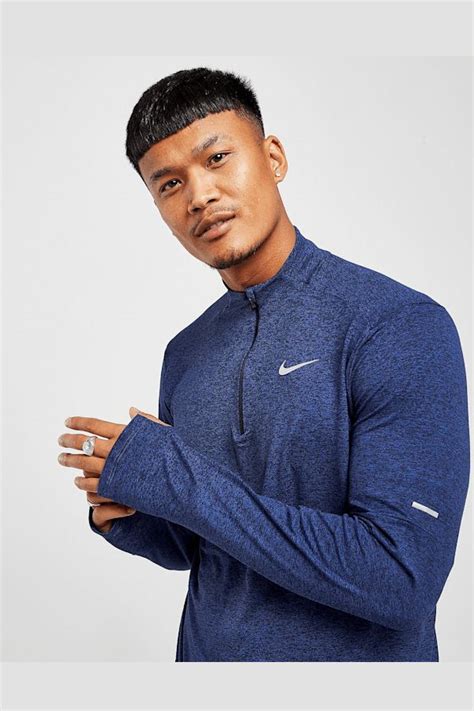 Weich Geschmeidig Und Noch W Rmer Das Nike Dri Fit Oberteil Sorgt F R