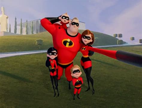 Family photo | Disney incredibles, Disney pixar movies, Disney