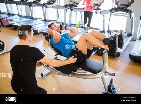 Man Doing Sit Ups Hi Res Stock Photography And Images Alamy