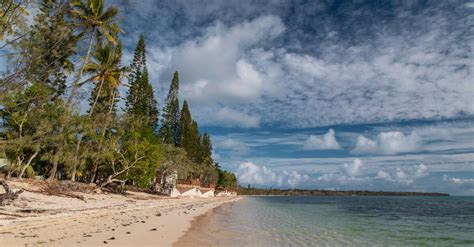 Plage de la baie de Ouaméo Île des Pins Sud Tourisme Nouvelle Calédonie