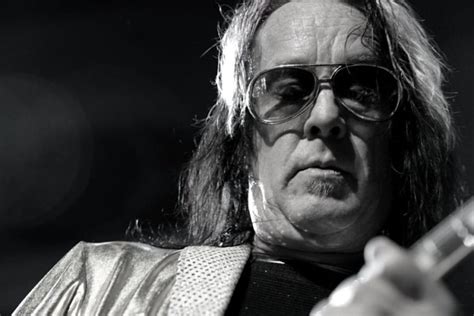 The Life Of Todd Rundgren In A 919 Track Playlist Far Out Magazine