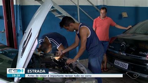 Mec Nico Do Es Mostra A Import Ncia De Revisar O Carro Antes De Viajar