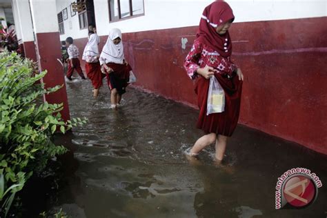 Sekolah Terendam Banjir ANTARA News