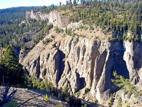 Cliffs near Tower Falls: Yellowstone River Picnic Area Trail ...