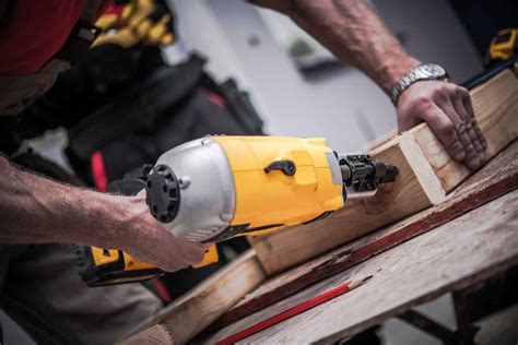 How To Load A Dewalt Nail Gun Quickly Easily Uooz