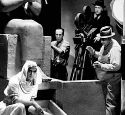 Rodando clásicos Karl Freud dirige a Imhotep Boris Karloff después