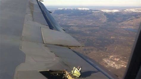 Aterrizaje De Emergencia De Un Avi N En El Aeropuerto De Barajas Y Se