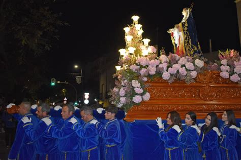 Emoción y devoción en la procesión de la Virgen de los Dolores en Las