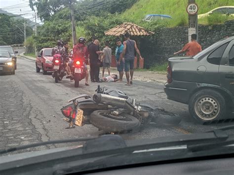 Motociclista Fica Ferido Ao Se Envolver Em Acidente Carro No Centro