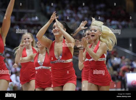 Pomponiary Cheerleaderki Cheerleaders Fotografías E Imágenes De Alta