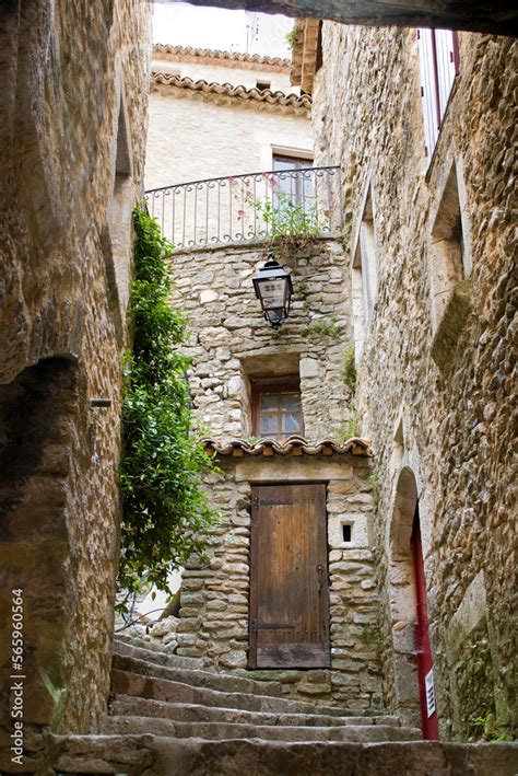 Saint Montan Enge Gasse Mit Steintreppe Im Mittelalterlichen Dorf Mit