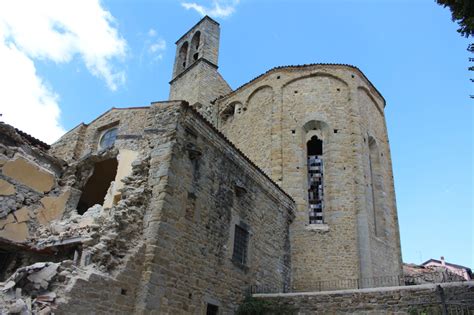 Terremoto Ad Amatrice La Basilica Il Campanile E I Danni Al