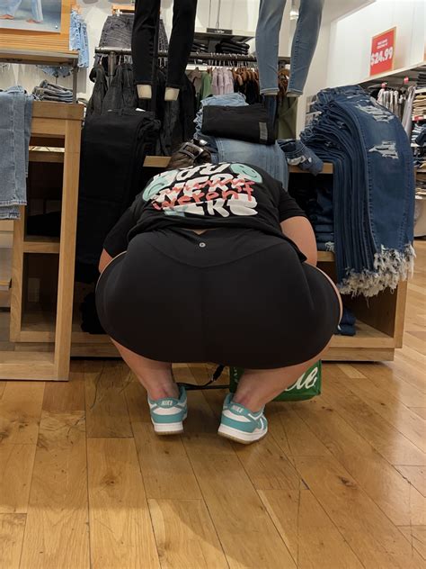 Bbw Latina Squatting And Shopping Oc Spandex Leggings Yoga Pants