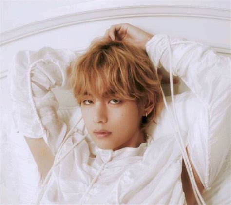 Bts Community Posts 김태형 씨 제 마음을 받아주세요 🫠 정말 매력적이시네요 사랑스러운 V 요정 🌸