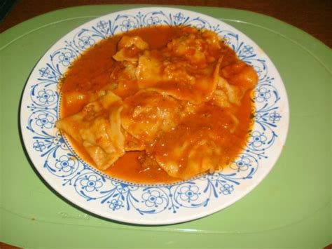 Selbst gemachte Ravioli in Tomatensoße Rezept kochbar de