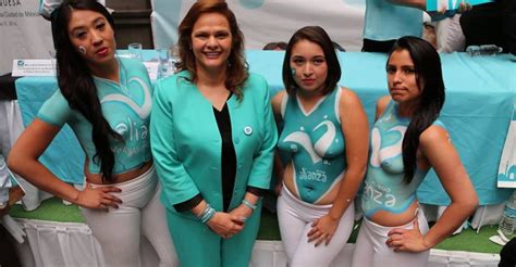 Bamba Pol Tica J Venes Promocionan A Nueva Alianza Con Body Paint En